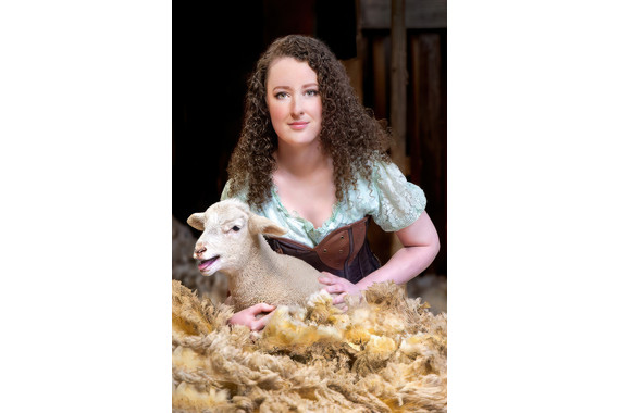 <p>HC - A Grade: Open Print - Emma with Lamb <small>© Wade Buchan</small></p>
